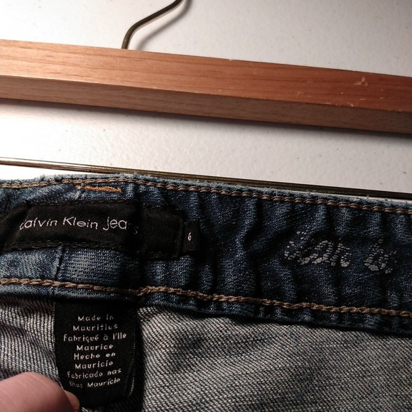 Calvin Klein Jeans Womens 6 Lean Bootcut Denim Flap Pockets Distressed Raw Hem - Picture 7 of 14